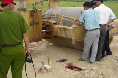 HY HỮU Xe lu cán chết người đi đường ở Hà Nội