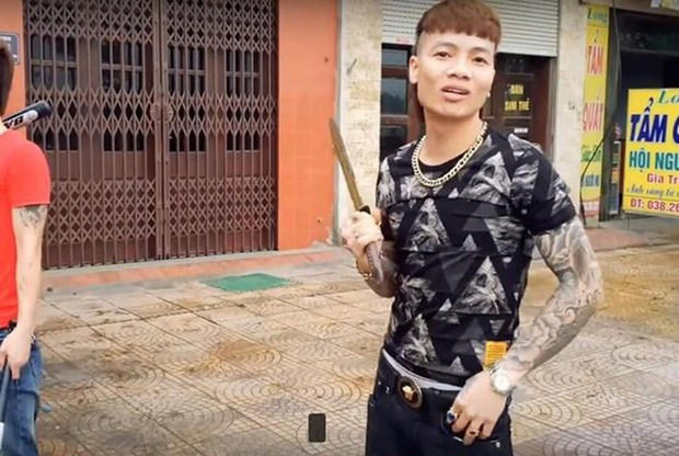 Khá Bảnh đã kiếm tiền bất chính như thế nào