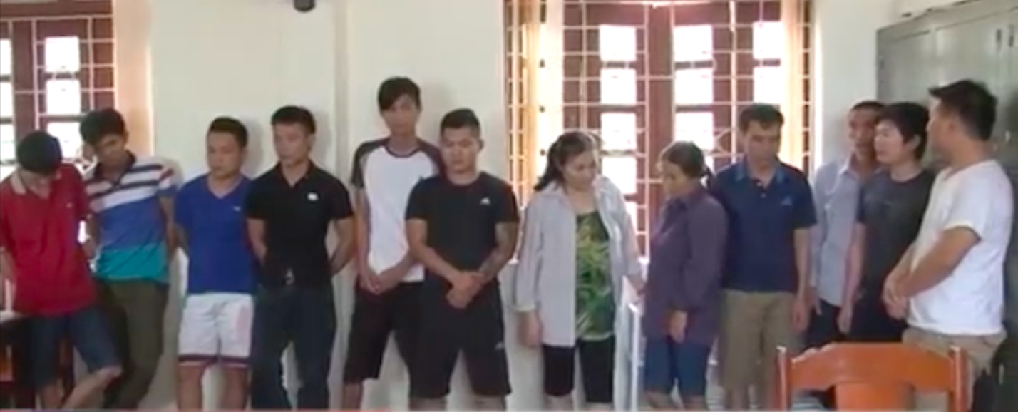 Nổ súng cướp tiền trên xới bạc, 12 đối tượng bị khởi tố