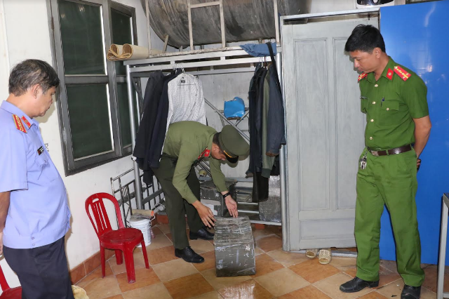 NÓNG Công an Hà Tĩnh khởi tố bị can về tội tổ chức, môi giới người khác trốn đi nước ngoài