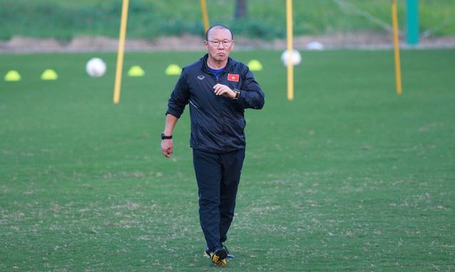 Thái Lan cấm cửa phóng viên Việt Nam, HLV Park Hang Seo đáp trả