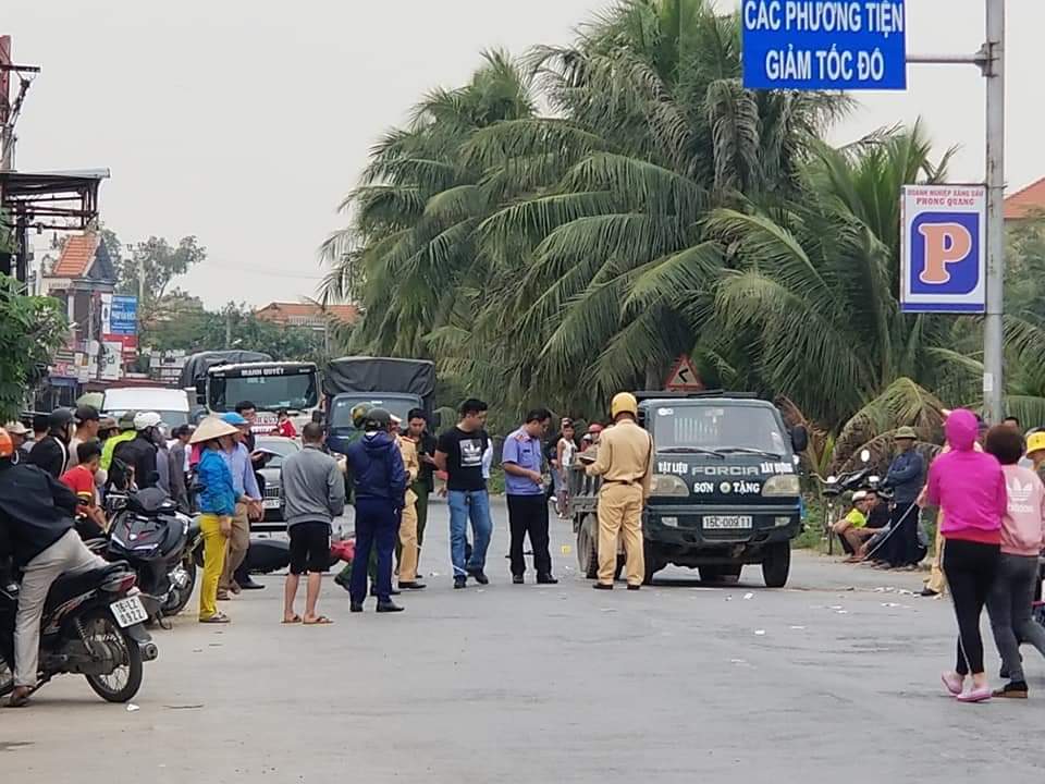 Va chạm với xe tải, một học sinh tử vong trên đường đi học về