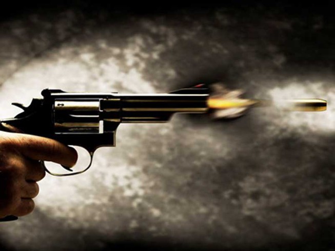 Người đàn ông bị nhóm người của chủ nợ bắn, đạn xượt qua trán