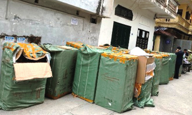 Hà Nội phát hiện cơ sở kinh doanh hàng ngoại nghi giả mạo nhãn hàng nổi tiếng