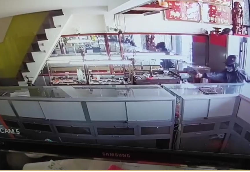 Đã bắt được 2 nghi phạm nổ súng cướp tiệm vàng ở TP Hồ Chí Minh