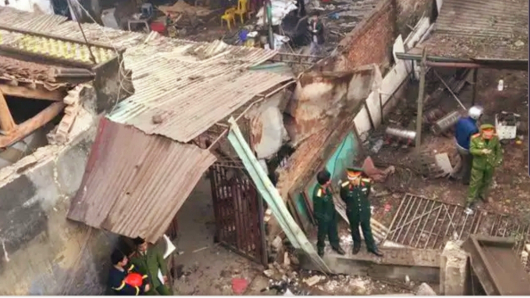 Mìn phát nổ bí ẩn trong ngôi nhà, 1 người tử vong, 1 người nguy kịch