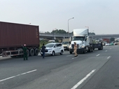 Tai nạn liên tiếp, giao thông ùn tắc ở cửa ngõ phía Đông TP Hồ Chí Minh
