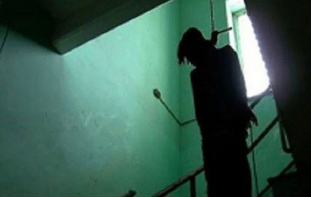 Sản phụ mới sinh con rồi treo cổ tự tử tại nhà riêng