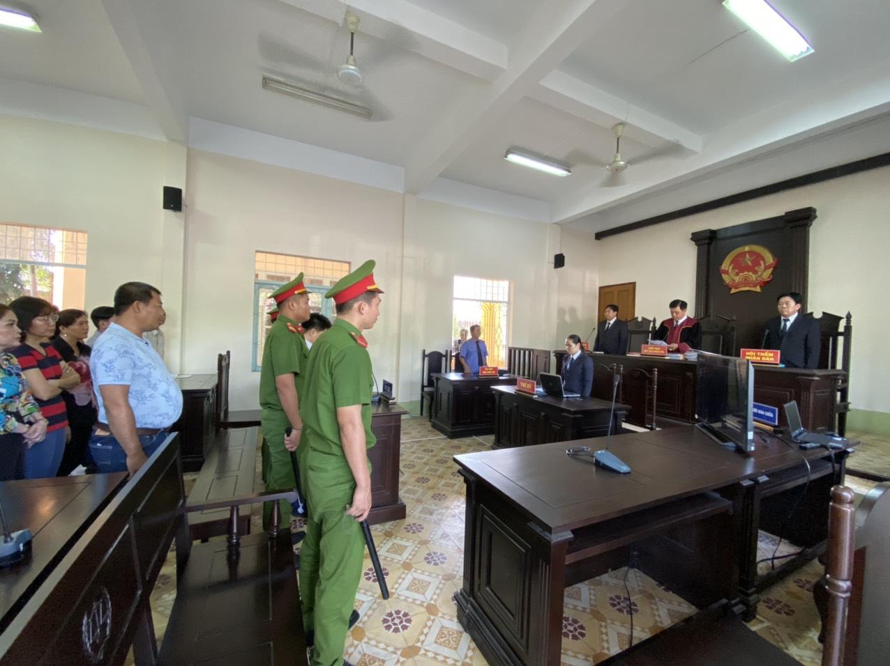 Xét xử tài xế uống rượu lao vào đoàn người dừng đèn đỏ, 29 người thương vong