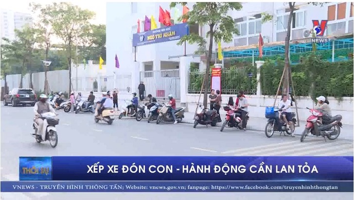 Xếp xe khi đến trường đón con – Hành động cần lan tỏa