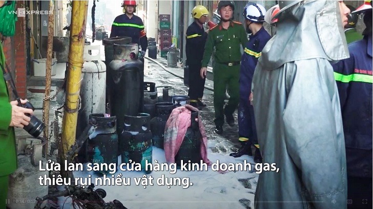 Lửa bao trùm xe chở gas