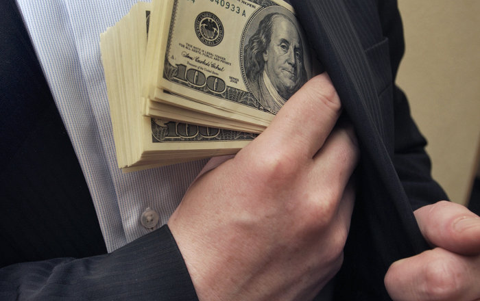 Chi cục trưởng Thi hành án dân sự “ăn” tiền thi hành án