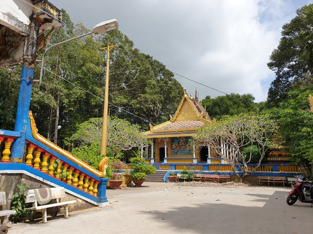 Tiết lộ chấn động của người Việt Nam đầu tiên nghiên cứu về dơi ở chùa Dơi