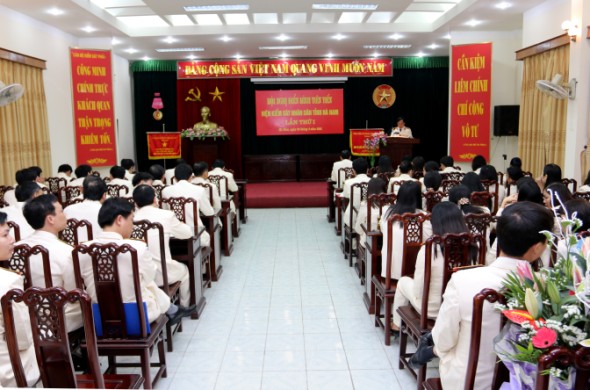 Cán bộ, công chức ngành Kiểm sát Hà Nam thi đua thực hiện văn hóa công sở