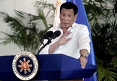 Tổng thống Philippines từ chối món quà của Trung Quốc