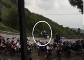 Triệu tập nhóm đối tượng tổ chức biểu diễn xe máy trên đèo Hải Vân