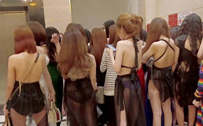 Phát hiện hàng loạt chân dài dương tính với ma túy