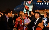 Đoàn thể thao Việt Nam về đến Nội Bài và lên xe đến gặp Thủ tướng