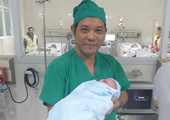 Em bé đầu tiên thụ tinh nhân tạo tại BVĐK Bình Định đã chào đời