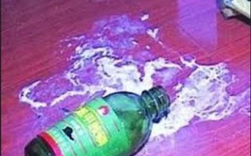 Chồng ép vợ uống thuốc diệt cỏ đến nguy kịch