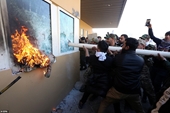 Dội bão lửa vào dân quân thân Iran, sứ quán Mỹ bị người biểu tình Iraq đốt trụi
