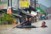 Jakarta chìm trong biển nước, hàng chục ngàn người sơ tán
