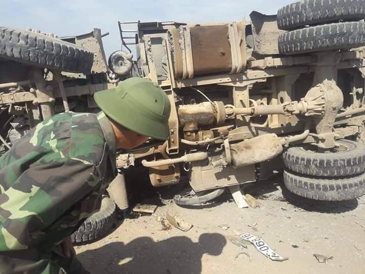 Bị xe chở đất lật đè, nữ sinh lớp 10 trở về từ cửa tử