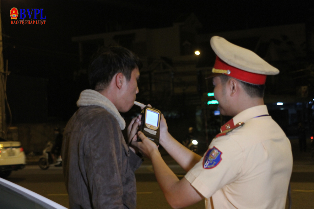 Uống 2 lon bia trong tiệc tất niên, bị CSGT phạt 7 triệu đồng
