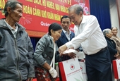 Phó Thủ tướng Trương Hòa Bình trao quà Tết tại Quảng Nam