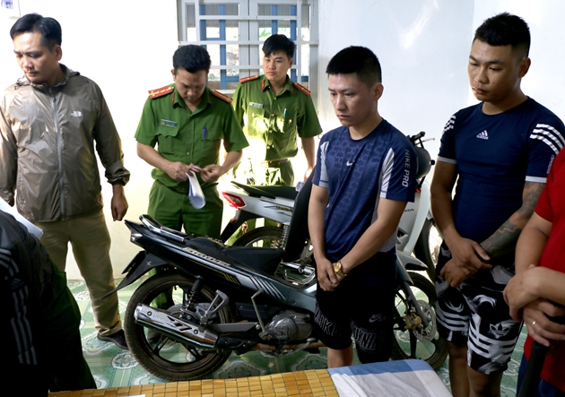 Tìm nạn nhân sập bẫy tín dụng đen, lãi suất 300 năm ở Bình Phước