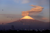 Video núi lửa Mexico Popocatépetl phun trào ngoạn mục vào thời khắc bình minh