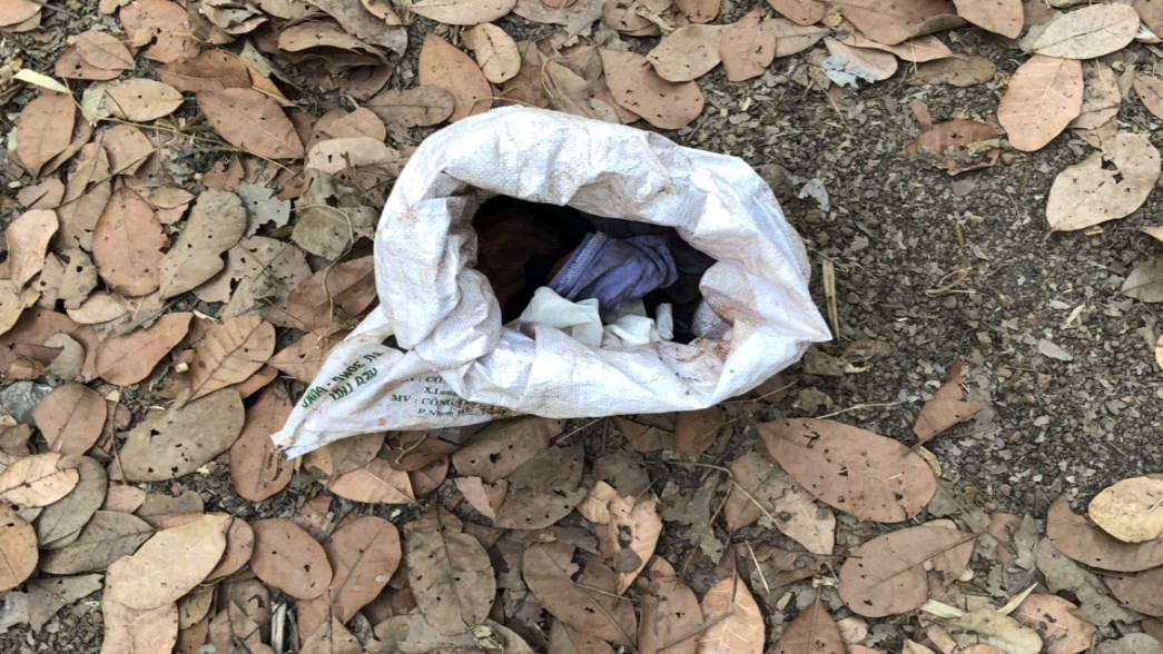 Bàng hoàng phát hiện thi thể trẻ sơ sinh trong bao tải giữa vườn điều