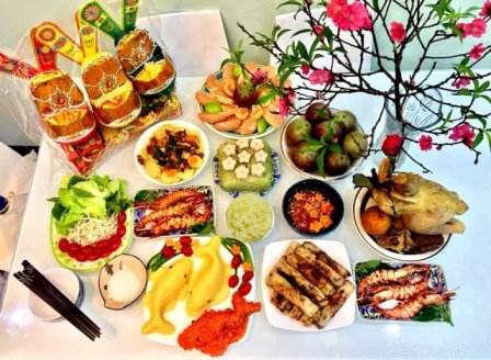 Sắp đủ mâm cỗ cúng ông Công ông Táo để no ấm cả năm