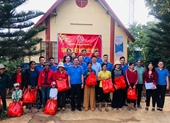 VKSND tỉnh Đắk Lắk tặng quà Tết người dân có hoàn cảnh khó khăn