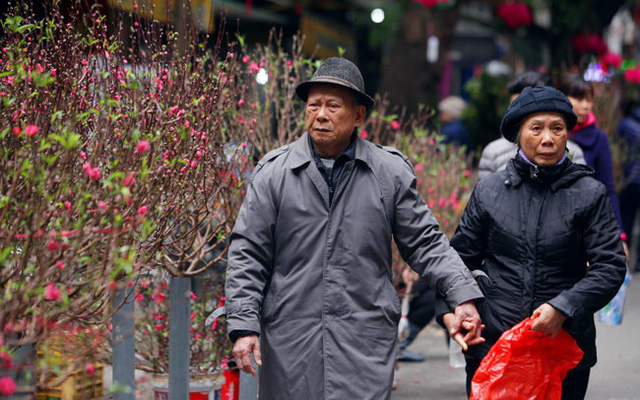 Mùng 1 Tết miền Bắc rét đậm kèm mưa, vùng núi xuất hiện băng giá