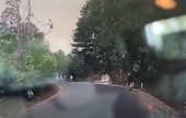 Giây phút kinh hoàng xe “điên” ủi xe máy khiến thai phụ tử vong tại chỗ