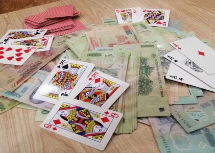 Bắt quả tang cán bộ phường ở Quảng Ninh đang “sát phạt” với giám đốc doanh nghiệp