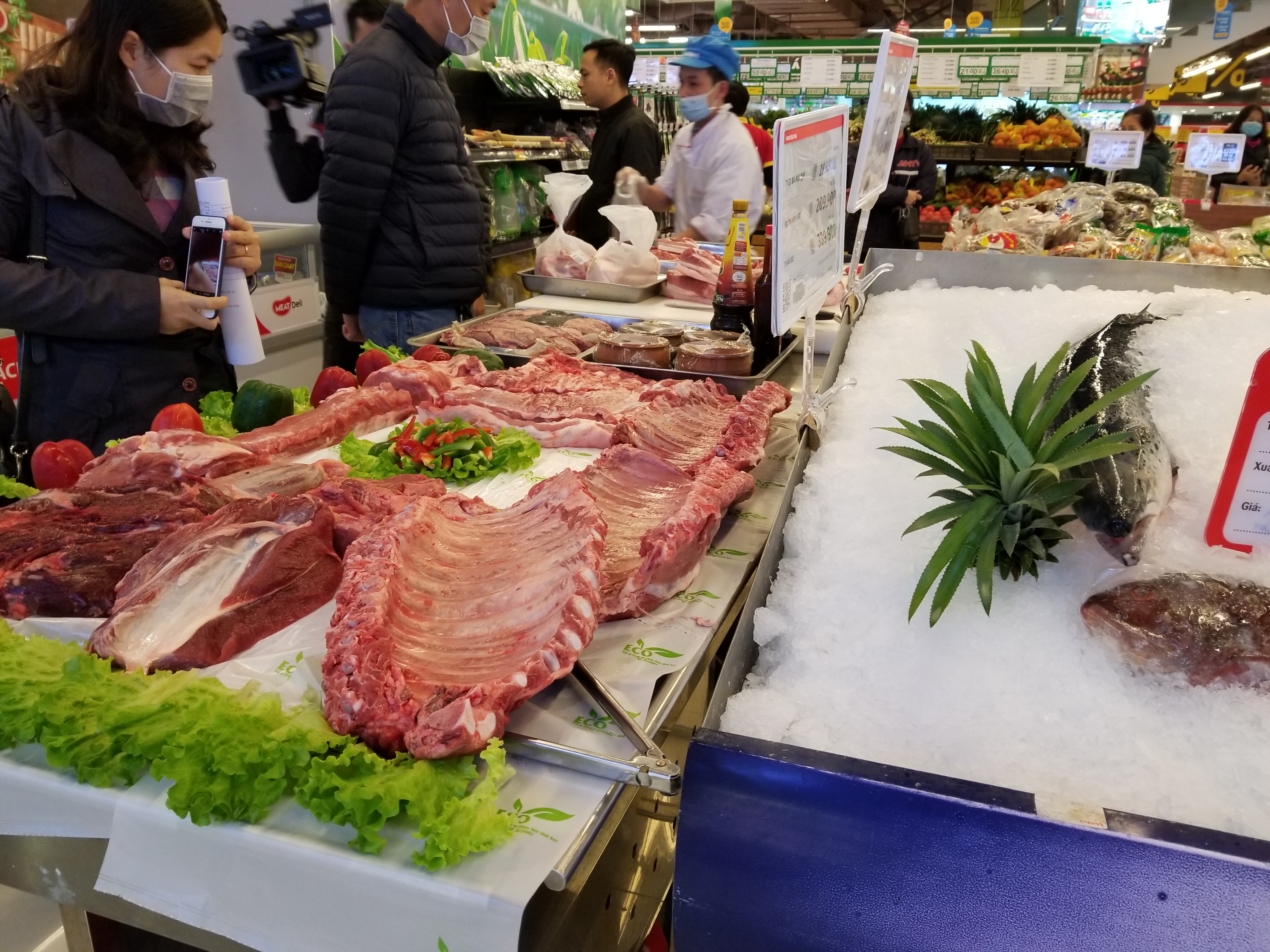 Không có hiện tượng thiếu hàng, sốt giá