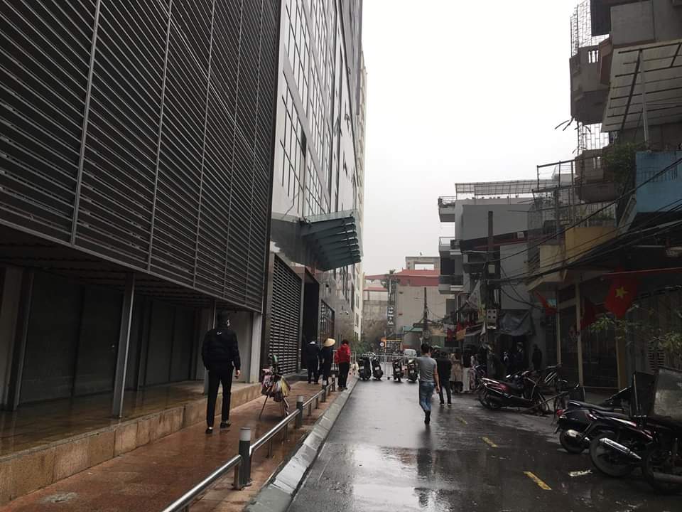 Một phụ nữ rơi từ tầng 20 chung cư Gold Palm