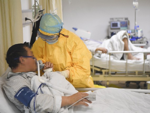 Số ca tử vong do virus corona đã lên tới 910 người