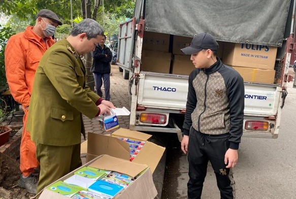 Phát hiện lô hàng khẩu trang lậu trị giá hơn 1 tỉ đồng