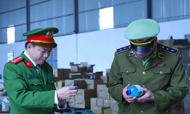 Phát hiện doanh nghiệp sản xuất nước rửa tay khô không có công bố tiêu chuẩn chất lượng