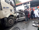 Khoảnh khắc kinh hoàng vụ tai nạn liên hoàn giữa 3 xe ô tô ở Thừa Thiên Huế