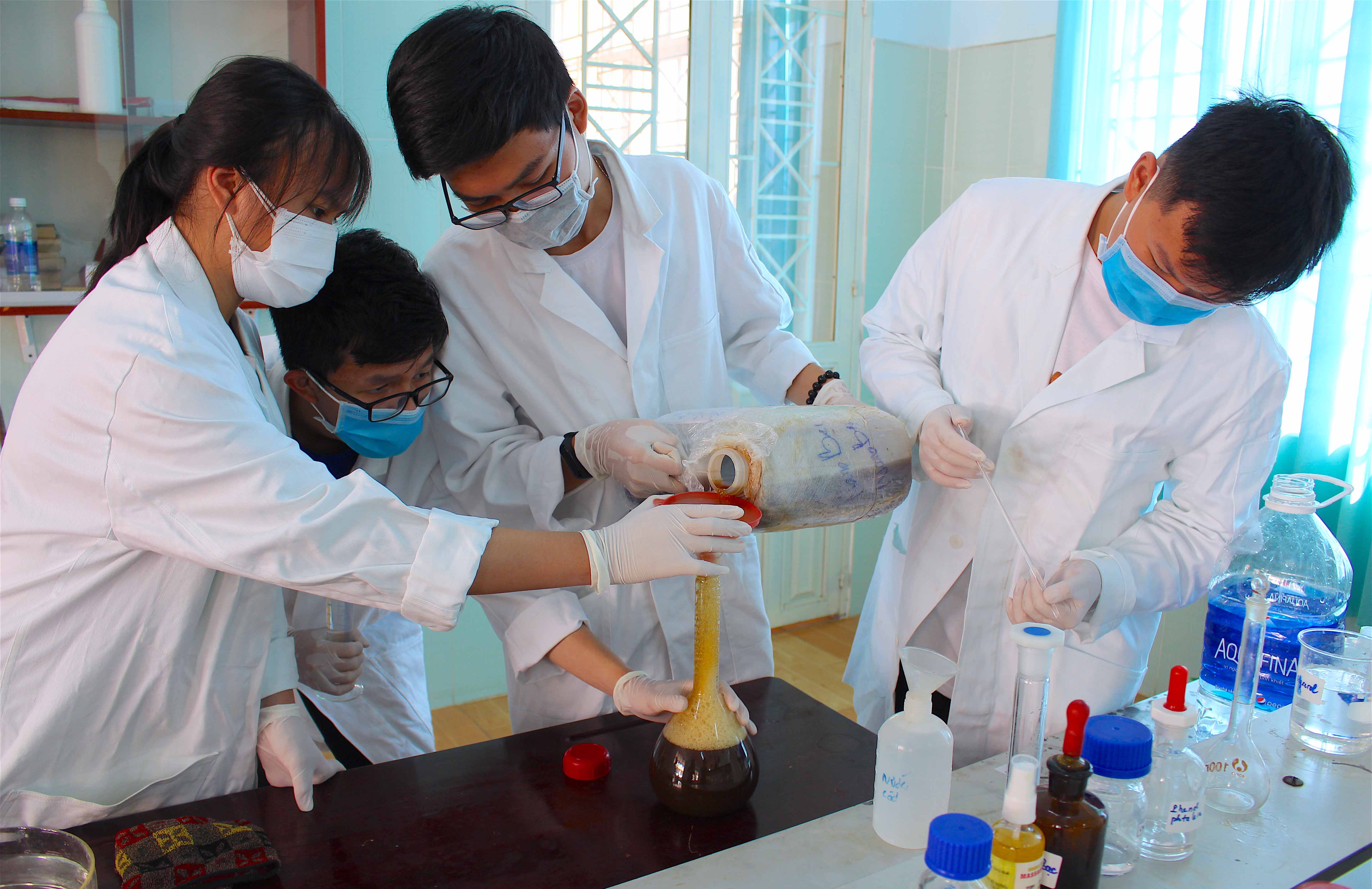 Chia sẻ với học sinh về hình ảnh đất nước qua dịch Covid-19 , tâm thư của cô giáo Gia Lai gây sốt