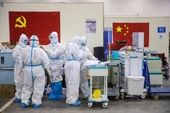 Hàng ngàn nhân viên y tế Vũ Hán nhiễm Covid-19 do chủ quan