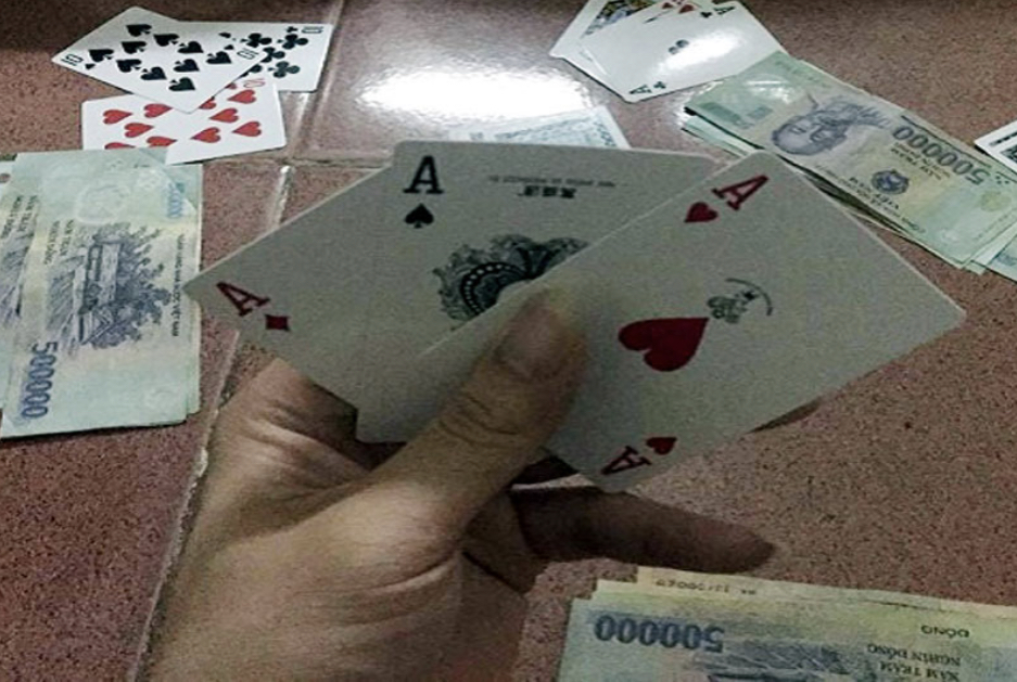 Trưởng phòng quản lý dự án ở Bắc Giang bị bắt trên chiếu bạc