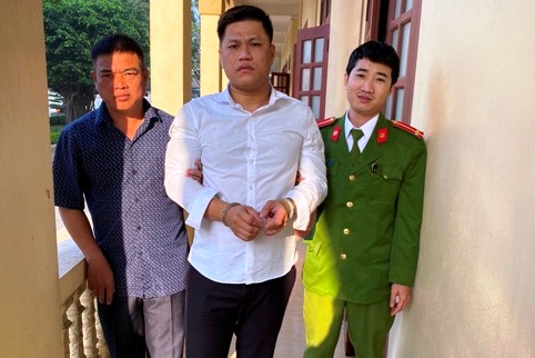 Liên tiếp bắt 2 đối tượng truy nã nguy hiểm