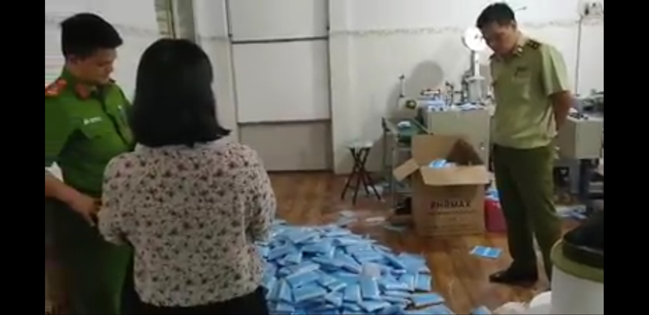 Lại phát hiện thêm cơ sở sản xuất khẩu trang y tế không phép