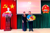 Viện trưởng VKSND tỉnh Đắk Lắk đón nhận Huy hiệu 30 năm tuổi Đảng