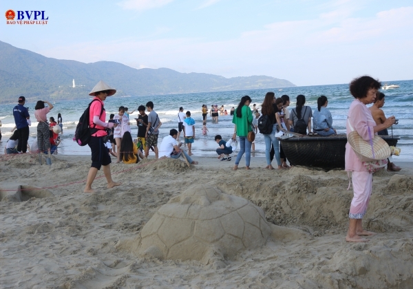 Hàng nghìn người phải nghỉ việc tạm thời vì dịch Covid-19